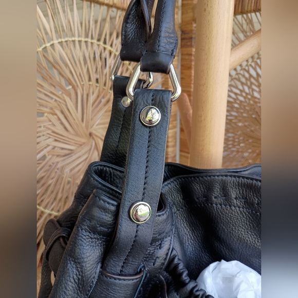 NWOT Elegant Black Leather Handbag With Dust Bag - Picture 3 of 9